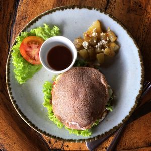 GF Balinese burger at Dragonfly Cafe in Ubud