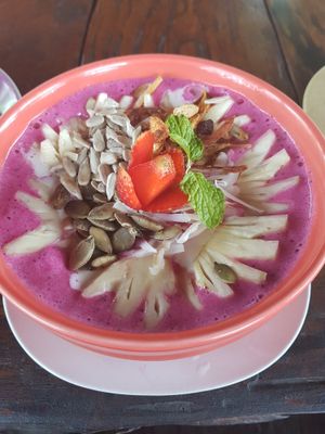 Vegan smoothie bowl at Dragonfly Cafe in Ubud