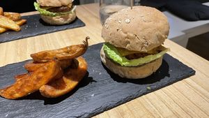 Hamburguesa beyond at Alive in Barcelona