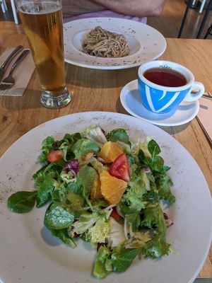 2 x der 1. Gang 
Salat mit Orangen
&
Pasta mit Pilzen at Alive in Barcelona