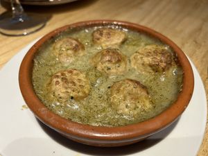 Bunyols de NO bacallà fornejats al pil pil #Veganuary at Alive in Barcelona