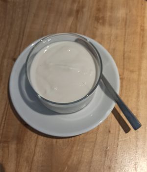 Yogur de coco con mermelada de fresa 🍓 at Alive in Barcelona