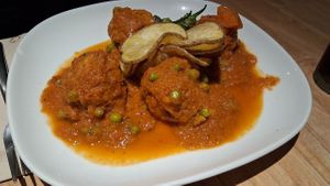 Veg-meatballs in basque style sauce at Alive in Barcelona