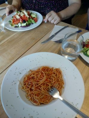 Menú mediodía, pasta & ensalada. at Alive in Barcelona