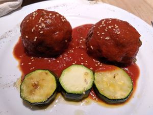 Vegan meat and rice balls with sauce at Alive in Barcelona