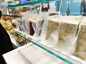 gorgeous cakes at Lola's Cupcakes in Dartford