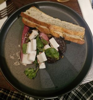 Crumbled Violife & Beetroot (ve)
Balsamic roast beetroot, chicory, sunflower & pumpkin seeds, Chardonnay vinaigrette, focaccia at The Merlin in Alderley Edge