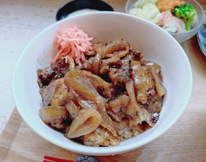 "Beef Bowl" at Grains in Nagoya