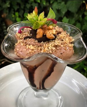 Mousse de chocolate y nueces  at Bambu in San Marcos Sierras