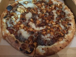 Vegan bbq tofu pizza at Tomato Bar Pizza Bakery in Valparaiso