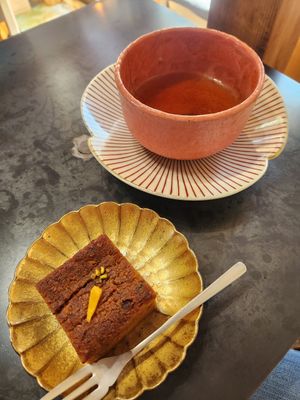 Sugar free Carrot cake and sannen bancha at Onwa in Nara