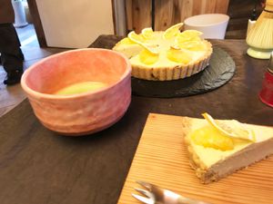 Raw sweets＆Matcha
?"Raw lemon tarte cake"
Organic lemons from Nara Japan and homemade dried lemon. it does not contain flour.eggs or white sugar.gulten free & vegan.
?ローレモンタルト
奈良県産無農薬レモンと自家製ドライレモンを使い、小麦、卵、白砂糖不使用のヴィーガン&グルテンフリーで体に優しい、なないろはっちが作る罪悪感のない美味しいスイーツ。火を使わない事によりレモンの爽やかさをそのまま感じられ、酵素も逃さず頂けるロースイーツです。

使用材料
・レモン （奈良県産無農薬）
・カシューナッツ
・アーモンド
・メープルシロップ
・しろ菜
・ココナッツオイル
・ココナッツシュレッド
#vegan #vegansweets #lemon #lemontarte #onwa #ヴィーガン #lemoncake #nara #ロースィーツ #vegancafe #rawsweetscafe #レモンタルト
#rawfood #rawsweet #japaneseteahouse #vegan #vegansweets #photogenic #deliciouscakes #vegancake #vegancafe #afternoontea #nanairowhatch #pacman #パックマン
 at Onwa in Nara