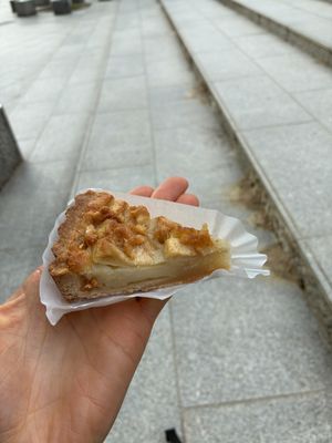 Small gf and vg apple pie 🍎 🥧   at Onwa in Nara