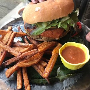 Vegan big burger 800yen at Onwa in Nara