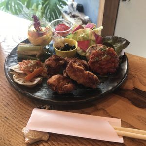 You can enjoy Vegan by this various dishes serving  vegan Hamburg and wild vegetables from Nara that changes with the season,Vegan Delight is onwa's the most popular menu at Onwa in Nara