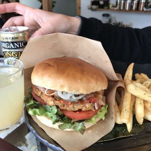 Vegan hamburger
10 kinds local vege&roots&beans patty. Veagn buns(Natural yeast.local flour)
and mushroom tomato source. local farmer Lettus.tomato.with Mustard vegan mayonnaise at Onwa in Nara