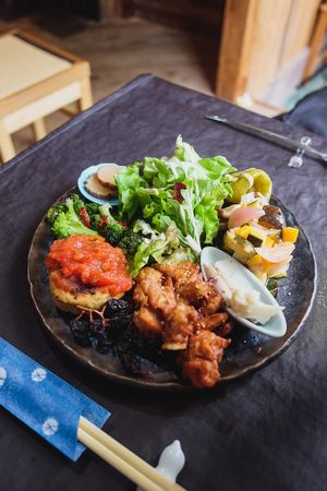 Assorted plate which has a good variety of flavors at Onwa in Nara