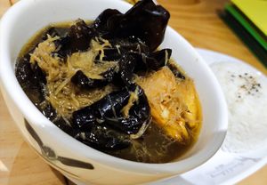 Vine chicken with rice at Dessert Library in Johor Bahru