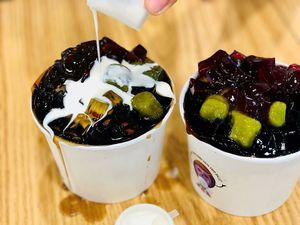 Dessert bowls at Doqoo - Kampung Admiralty in North Singapore
