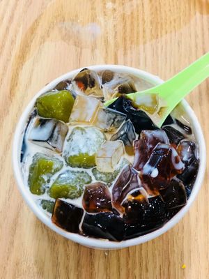 Dessert bowl at Doqoo - Kampung Admiralty in North Singapore