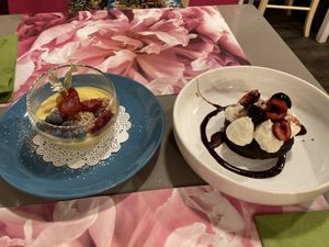 Pannacotta al mango & torta foresta nera all’amarena   at Sesamo Nero in Pescara