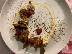 Tartelette destrutturata con ganache al cioccolato, caramello salato e cremoso alla nocciola   at Sesamo Nero in Pescara
