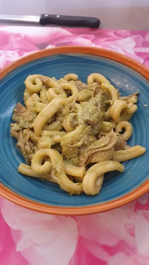 Strozzapreti pistacchio crema di basilico e carciofi at Sesamo Nero in Pescara