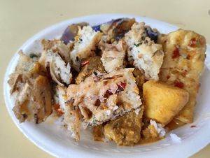 Economic rice at Yuan Yuan 圓緣素食 - Chinatown in Central Singapore