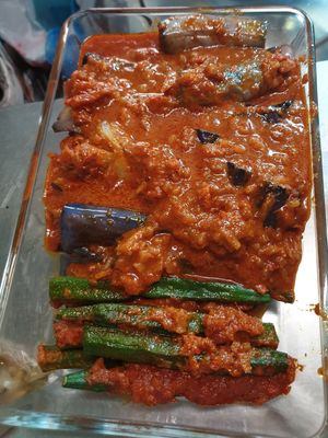 Sambal eggplants and lady finger👍 at Yuan Yuan 圓緣素食 - Chinatown in Central Singapore