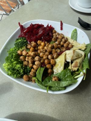 Quinoa bowl  at Grüngut in Berlin