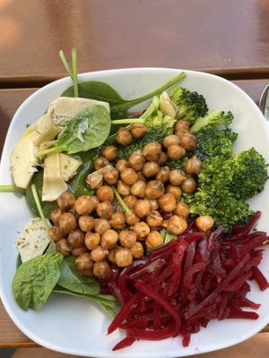 Had the quinoa bowl. This place was quite busy, but definitely worth the wait. Nice and light lunch for a hot day. Definitely recommend   at Grüngut in Berlin