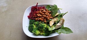 Quinoa Bowl at Grüngut in Berlin