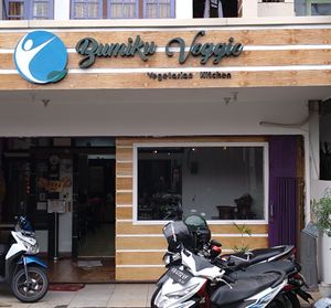 Shopfront, 30 May 2023 at Bumiku Veggie in 