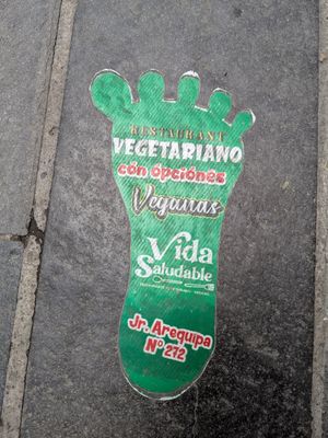 Follow these footstep stickers on the sidewalk at Vida Saludable in Ayacucho