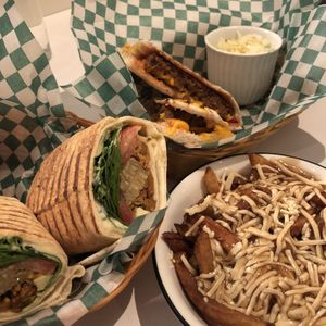 Sandwich Le Monster, Poutine Classic Vegan Rapide et Burger Le Cheeseburger at Vegan Rapide - Le Misanthrope in Montreal