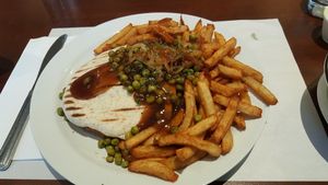 assiette hamburger chaud at Vegan Rapide - Le Misanthrope in Montreal