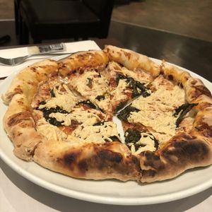 Pizza Napolitaine at Vegan Rapide - Le Misanthrope in Montreal