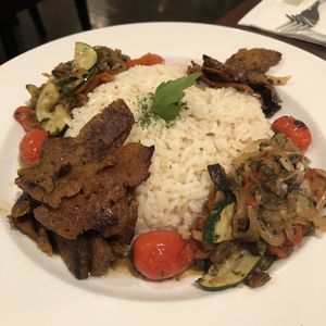 Sauté seitan et légumes at Vegan Rapide - Le Misanthrope in Montreal
