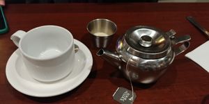 Tea at Vegan Rapide - Le Misanthrope in Montreal