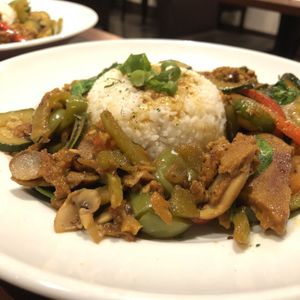 Sauté de légumes avec seitan at Vegan Rapide - Le Misanthrope in Montreal