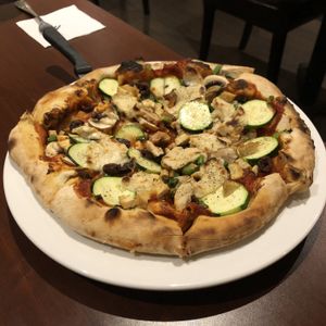 Pizza Des Sables avec fromage végé at Vegan Rapide - Le Misanthrope in Montreal