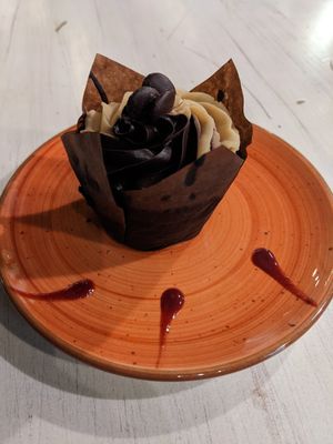 Orange chocolate muffin at Sapiens in Santiago