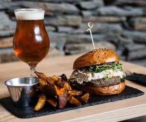 Fungi vurger and beer at Sapiens in Santiago