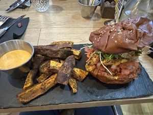 Vurger otra spicy 🍔   at Sapiens in Santiago