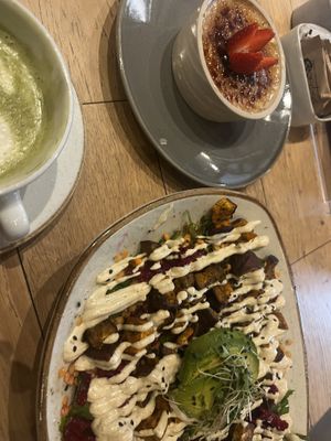 soul salad, matcha latte, and crème brûlée   at Sapiens in Santiago