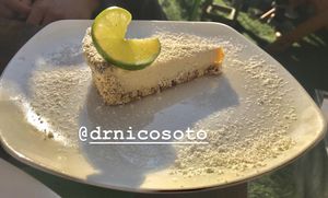 Lemon pie at Sapiens in Santiago