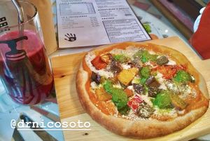 Jueves de Pizza at Sapiens in Santiago