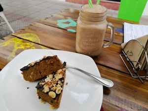 Power Bar and Smoothie Hot Dreams at Sapiens in Santiago