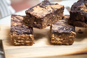 Power Bar. Peanut butter, oats, dates, chocolate (80%). at Sapiens in Santiago