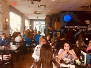 Saturday lunch crowd at WAVE Asian Bistro & Sushi in Mount Dora